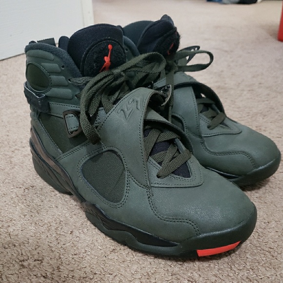 Retro Jordan 8 - Picture 1 of 3